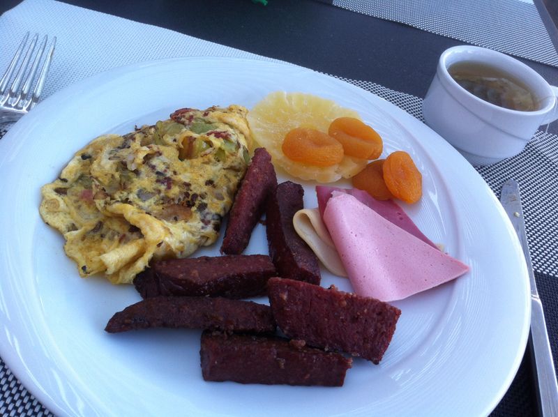 protein-rich breakfast for staying healthy on holiday